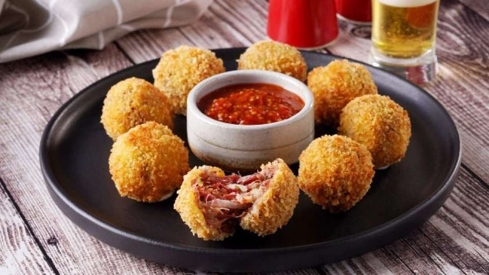 Bolinho de Carne ou Queijo